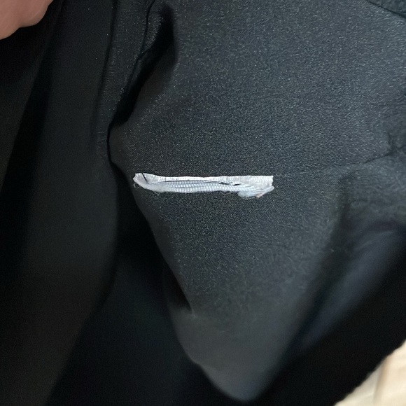 Banana Republic size small/medium black tiered sleeveless blouse - Picture 5 of 6